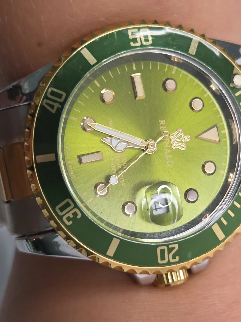 RegalD Green Dial Men's Watch with Gold Accents